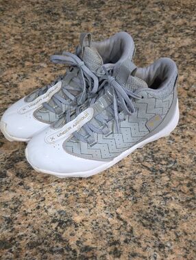 Under Armour Kids Baseball Cleats Size 5Y
